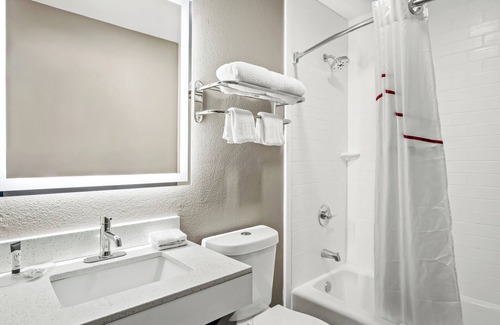 Euless Hotel | Red Roof Inn & Suites Euless - DFW Airport Southwest