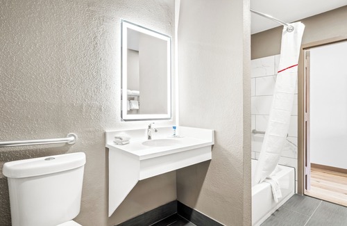Euless Hotel | Red Roof Inn & Suites Euless - DFW Airport Southwest