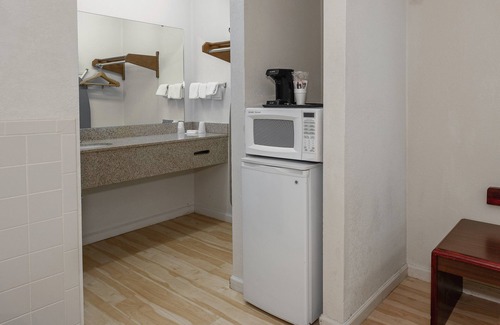 Rome Hotel | Red Roof Inn & Suites Rome