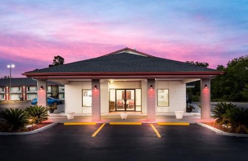 Thomasville Hotel | Red Roof Inn & Suites Thomasville