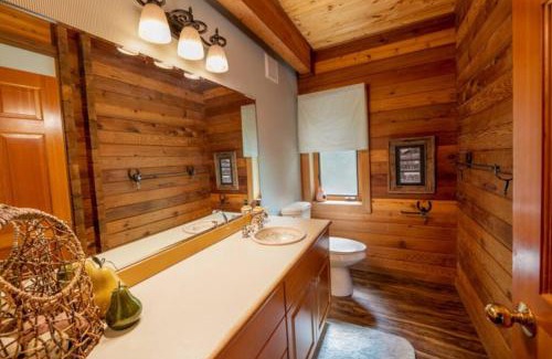 Leavenworth House | Red Roof Lodge - Leavenworth