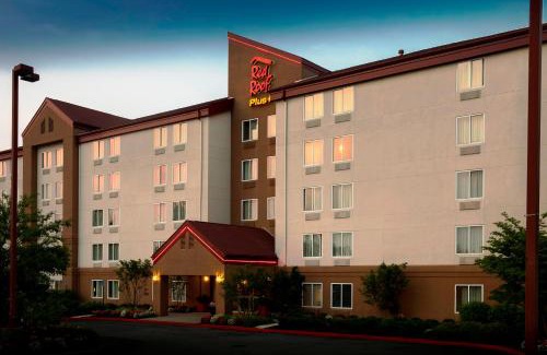 East Garden City Hotel | Red Roof PLUS Long Island - Garden City