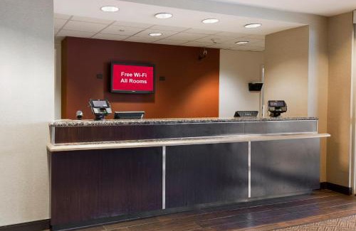 East Garden City Hotel | Red Roof PLUS Long Island - Garden City