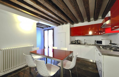 Santa Croce Apartment | Red Rose : Big apartment in an historical palace