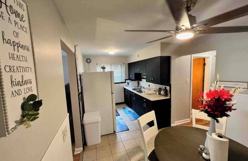 Westwood Apartment | Red Ruby Spacious 2 Bedroom Apt 1