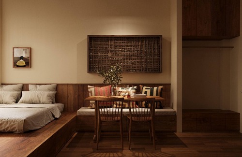 Hang Trong Apartment | Red Wall House-Rooftop Jacuzzi