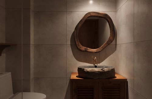 Hang Trong Apartment | Red Wall House-Rooftop Jacuzzi