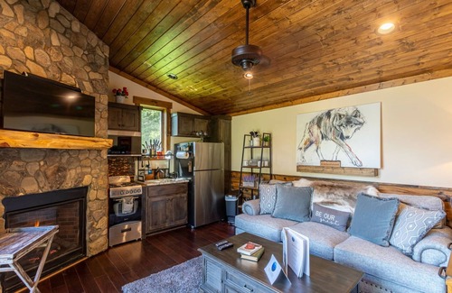 Banner Elk Cabin | Red Wolf Chalet -Tiny Home with Eagles Nest amenities, private fire pit, pet friendly