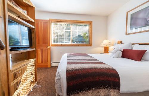 Tahoya Shores Cabin | Red Wolf Lakeside Lodge
