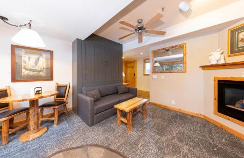 Tahoya Shores Cabin | Red Wolf Lakeside Lodge