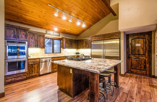 Sunriver House | REDC16 - Huge Luxury Home, A/C, Hot Tub, 4 Ensuites