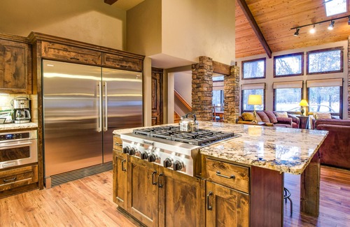Sunriver House | REDC16 - Huge Luxury Home, A/C, Hot Tub, 4 Ensuites