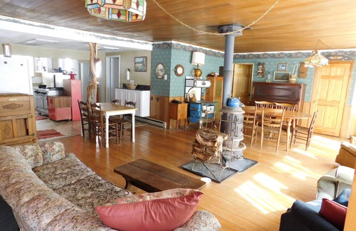 Dolores House | RedCliff Lodge w/hiking trails,specular fall colors, mtn views & great fishing!