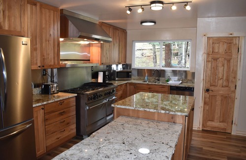 Dolores House | RedCliff Lodge w/hiking trails,specular fall colors, mtn views & great fishing!