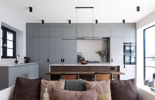 Redcliffe Apartment | Redcliffe Square XII by onefinestay