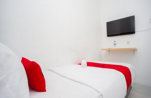 Palembang Hotel | RedDoorz at Jalan Bangau Palembang