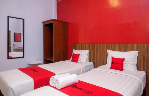 Banjarasri Hotel | RedDoorz At Pondok Eyang Obi Sleman