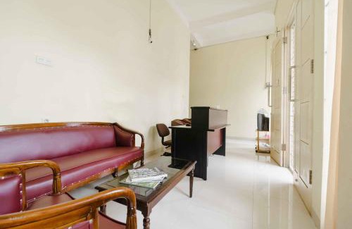 Palembang Hotel | RedDoorz near OPI Mall Palembang 2