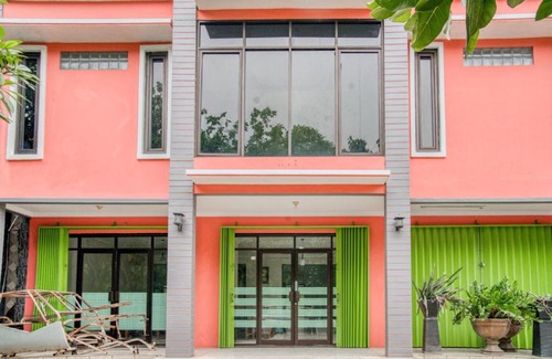 East Jakarta House | RedDoorz near Taman Mini Jakarta