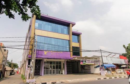 Bekasi Timur Hotel | RedDoorz Plus near Stasiun Bekasi