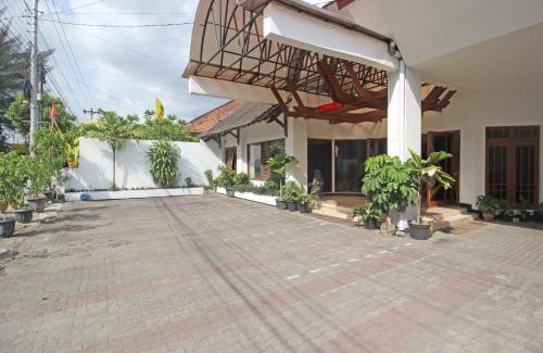 Yogyakarta House | RedDoorz Plus @ Taman Siswa 3