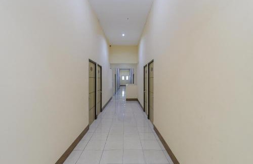 Klojen Hotel | RedDoorz Syariah @ Klojen Malang