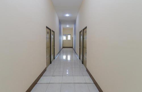 Klojen Hotel | RedDoorz Syariah @ Klojen Malang