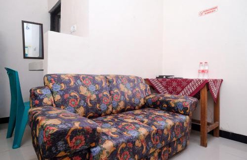 Surakarta Hotel | RedDoorz Syariah near Exit Toll Palur