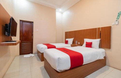 Padang Hotel | RedDoorz Syariah near RS Mata Padang