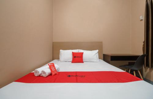 Bekasi Timur Hotel | RedDoorz Syariah near Siloam Hospitals Bulak Kapal