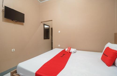 Bekasi Timur Hotel | RedDoorz Syariah near Siloam Hospitals Bulak Kapal