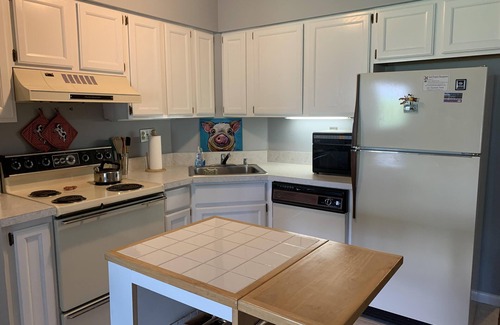 West Dover Condo | Redecorated! Great Location at Mount Snow, Free Shuttle, Pool/Hot Tub
