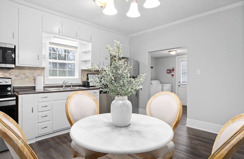 Clarksville House | Redesigned Historic Gem Downtown Luxury by APSU & Ft. Campbell