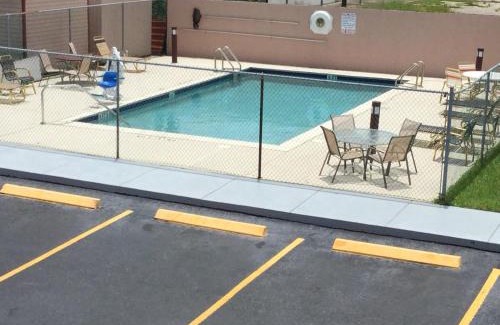 Fort Pierce Hotel | Redfinn Inn