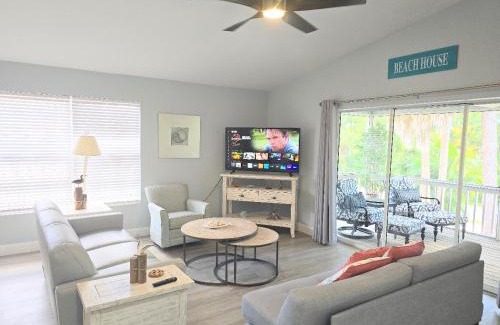 Bonita Shores Apartment | Redfish - Updated & Roomy 1.5 Mi to Beach Full Kitchen W&D