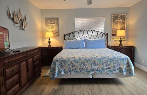 Bonita Shores Apartment | Redfish - Updated & Roomy 1.5 Mi to Beach Full Kitchen W&D