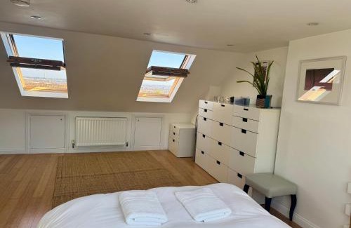 Bristol House | Redland's Fun & Colourful Artistic House