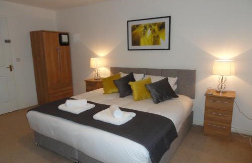 Cheltenham House | Redmarley House by Cliftonvalley Apartments