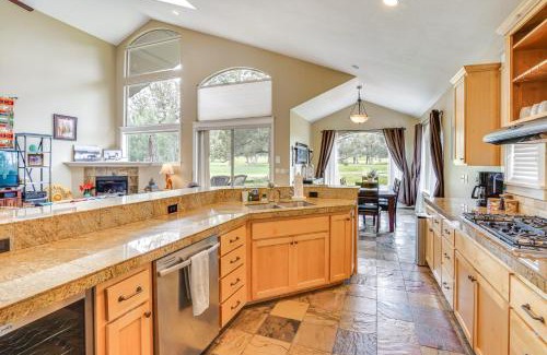 Redmond House | Redmond Golf Getaway - Near Smith Rock State Park!