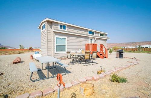 Moab South Valley House | Redrock Moab Tiny House w Large Loft Site 8