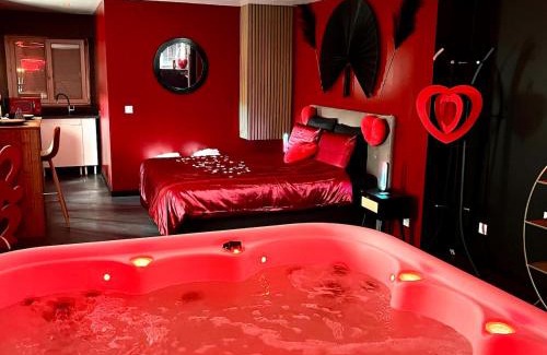 Quimperle Apartment | Redroom, Spa, Sauna, cheminée, romantique pour 2