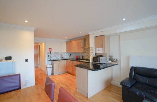 Waterloo Apartment | *REDUCED*12 minutes to London Bridge - Immaculate City Balcony Apartment, Zone 1