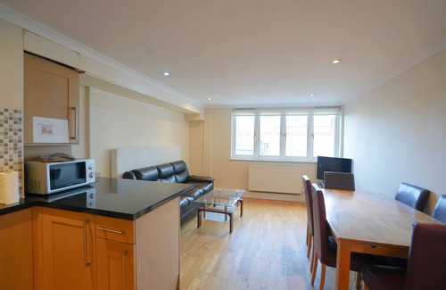 Waterloo Apartment | *REDUCED*12 minutes to London Bridge - Immaculate City Balcony Apartment, Zone 1