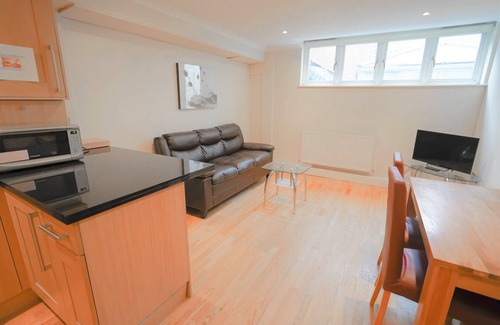 Waterloo Apartment | *REDUCED* City getaway apartment | 5 mins from Waterloo Station approx 7 mins