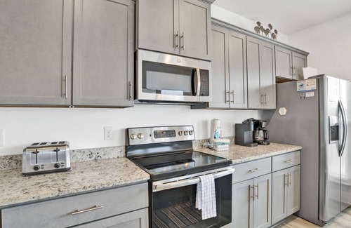Morgantown House | Reduced Rate! A Sun Rae Hideaway-Pet-Friendly, 2 Pools