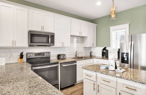 Morgantown House | Reduced Rate! Top Shelf *Pet-Friendly, Beach Views, 2 Pools*