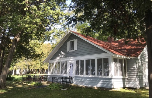 Egg Harbor Cottage | Reduced rates!Classic true waterfront Door Cty,private,sleeps 12, dog friendly