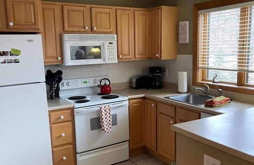 Boyne Falls Condo | Reduced Sept 12-14- Boyne Mountain - 6 beds -near Petoskey & Charlevoix
