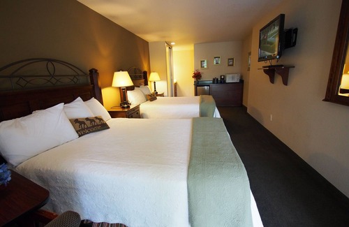 Grants Pass Hotel | Redwood Garden Inn