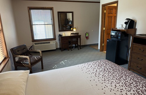 Colliersville Hotel | Redwood Inn & Suites Room #8 - impeccably clean motel between CDP & ASV